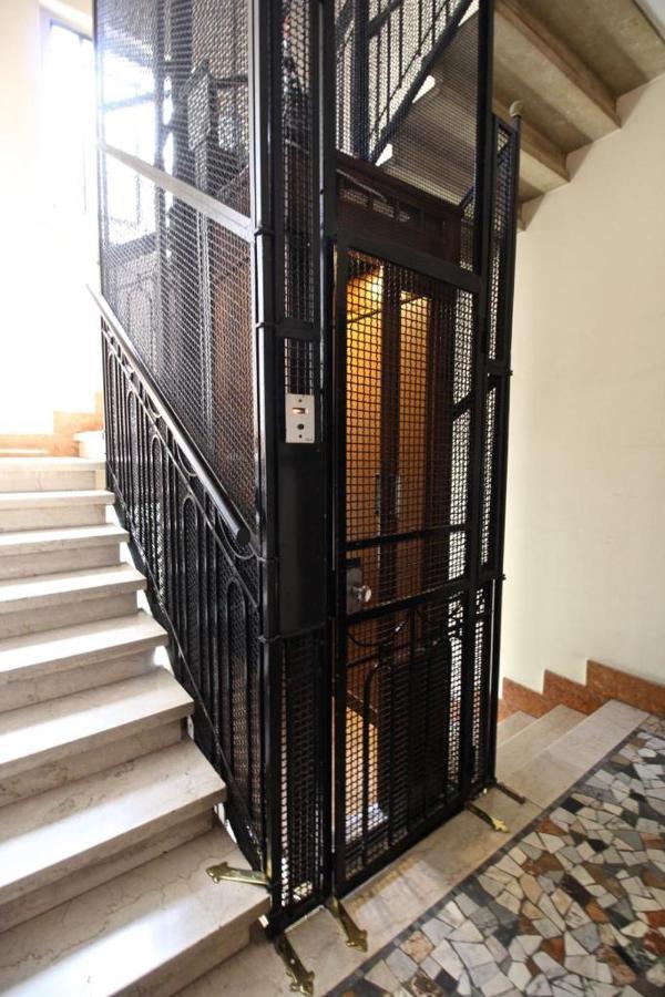 Lacaralele1 Milano Dış mekan fotoğraf